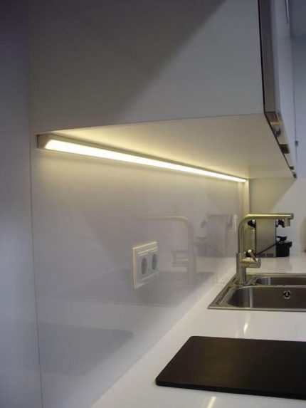 چراغ کنجی روکار کابینتی